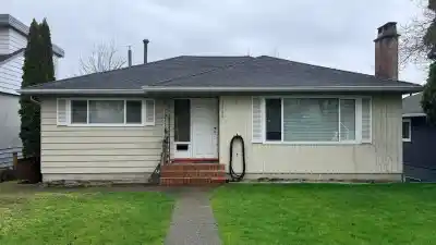 7592 ELLIOTT STREET, Vancouver BC V5S 2N6
