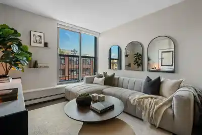 810 66 W CORDOVA STREET, Vancouver BC V6B 0L2