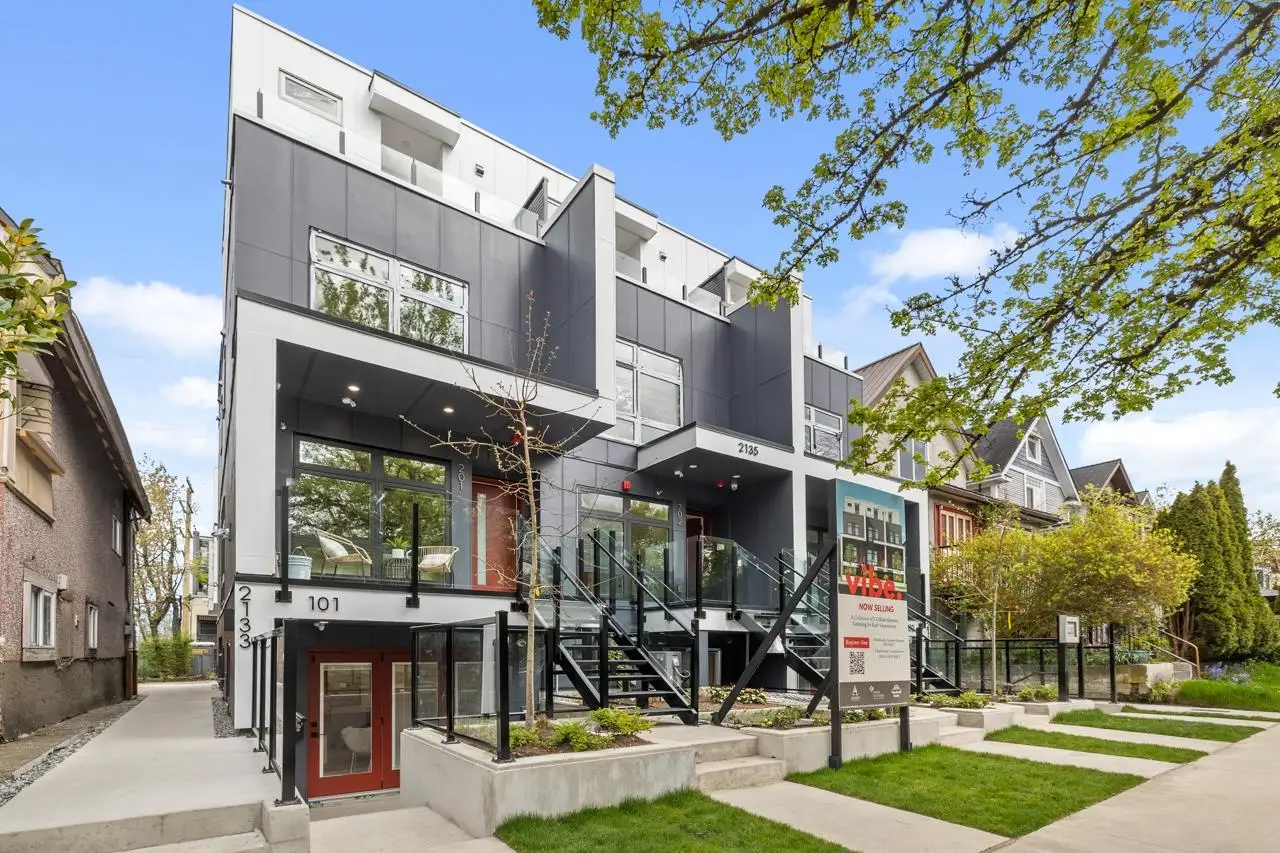 201 2135 E PENDER STREET, Vancouver BC V5L 1X3