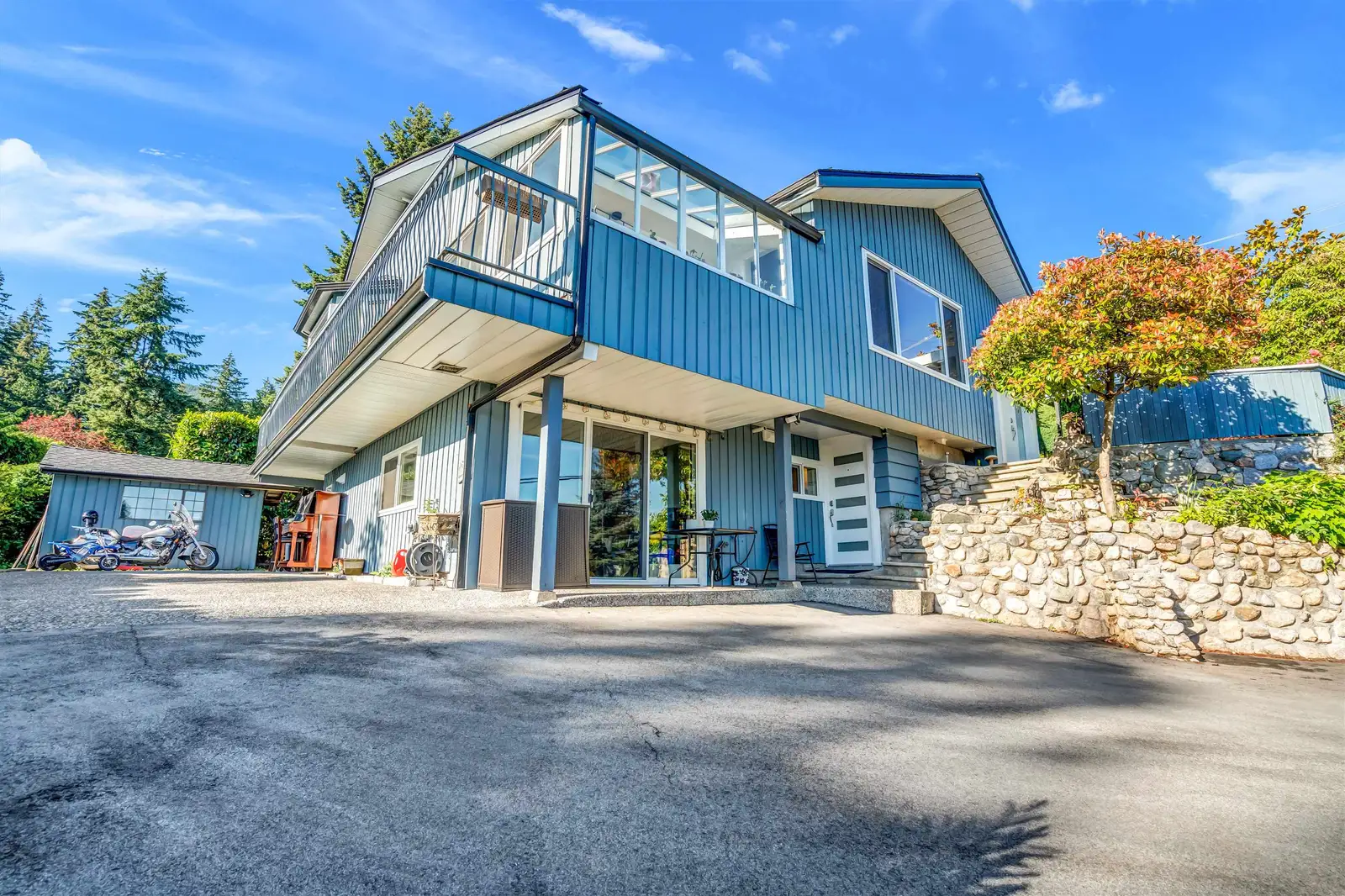 300 W BALMORAL ROAD, North Vancouver BC V7N 2V3