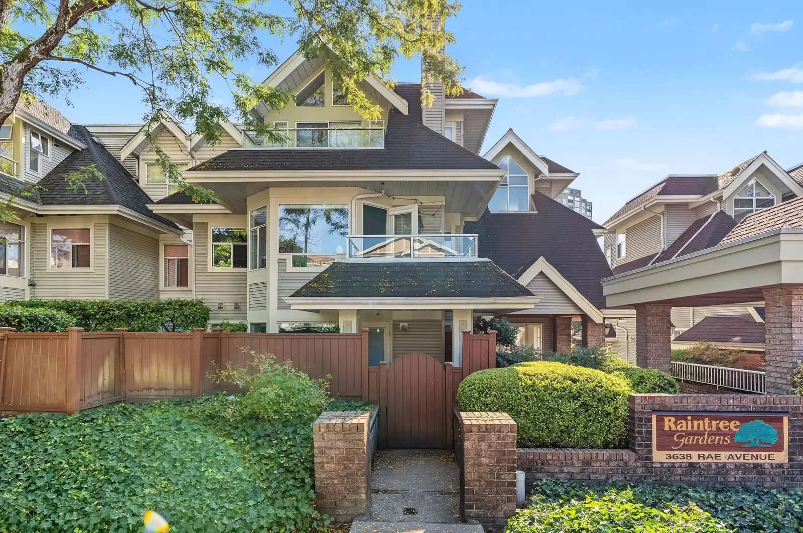 302 3638 RAE AVENUE, Vancouver BC V5R 2P5