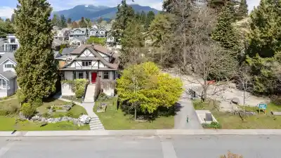 628 E 5TH STREET, North Vancouver BC V7L 1M7