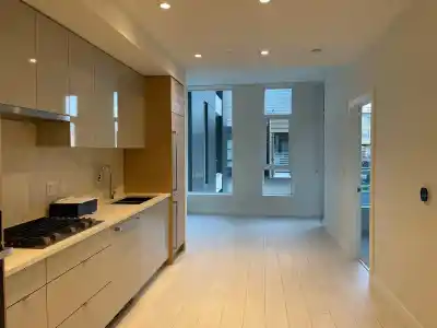 426 3438 SAWMILL CRESCENT, Vancouver BC V5S 0E3
