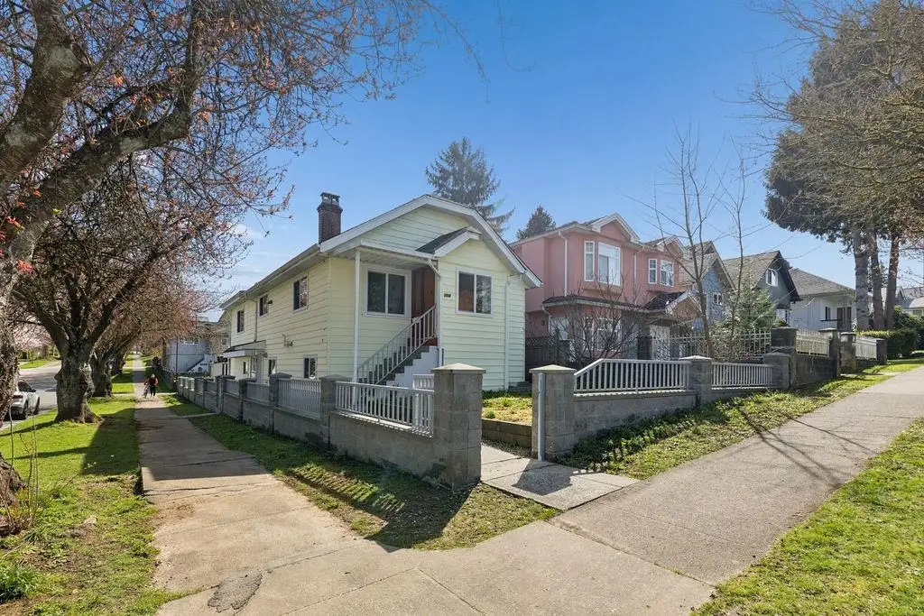 3708 DUMFRIES STREET, Vancouver BC V5N 3S7