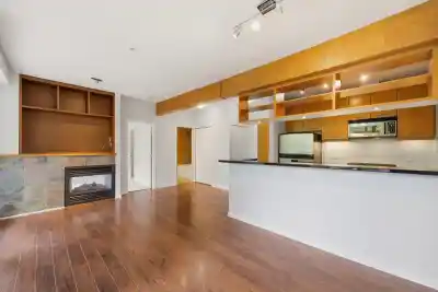318 560 RAVEN WOODS DRIVE, North Vancouver BC V7G 2T3