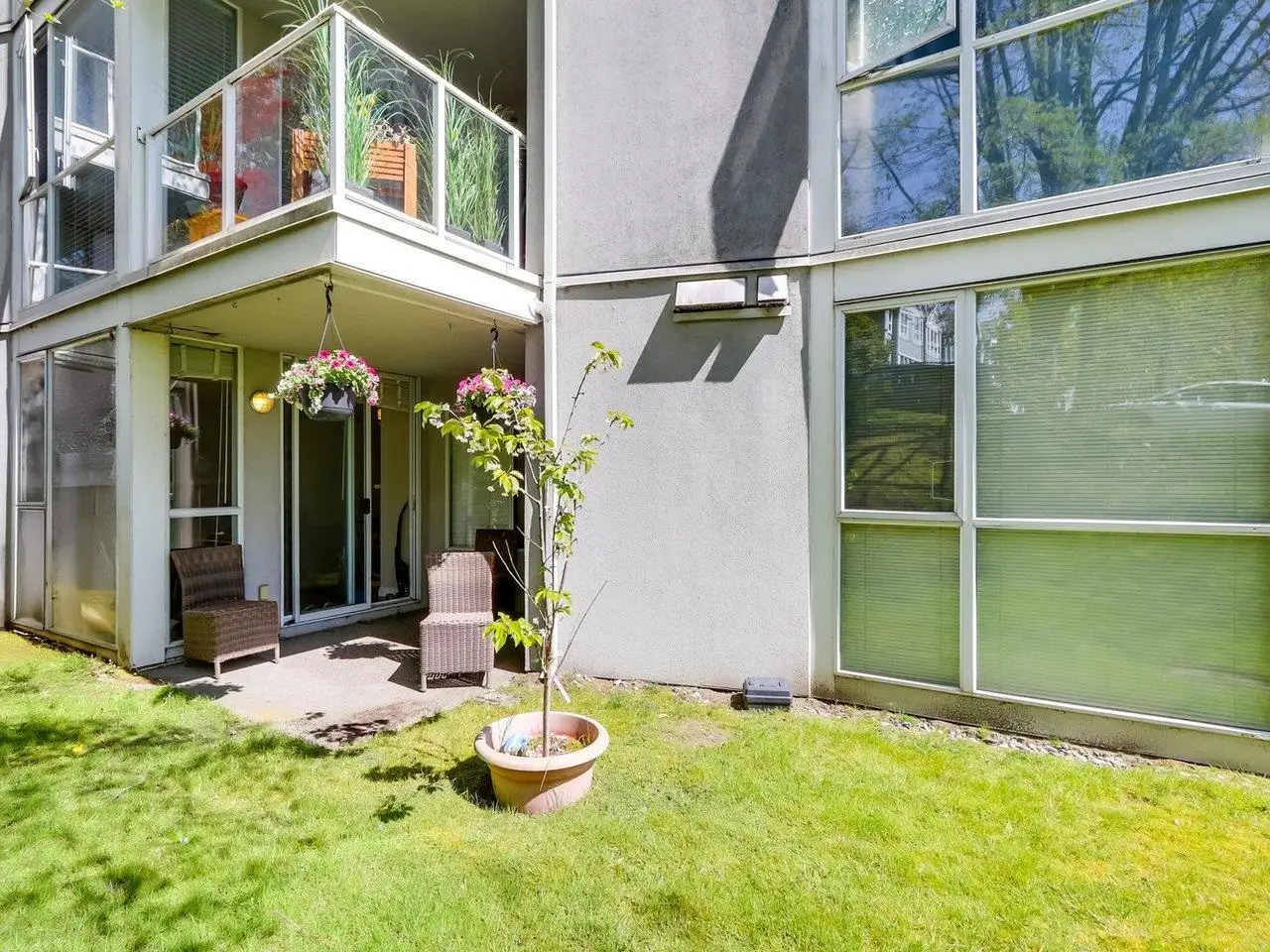 3 8420 JELLICOE STREET, Vancouver BC V5S 4T1