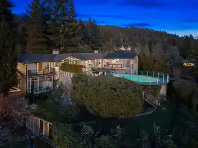 4570 WOODGREEN COURT, West Vancouver BC V7S 2V7