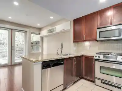 319 E 15TH STREET, North Vancouver BC V7L 2R6