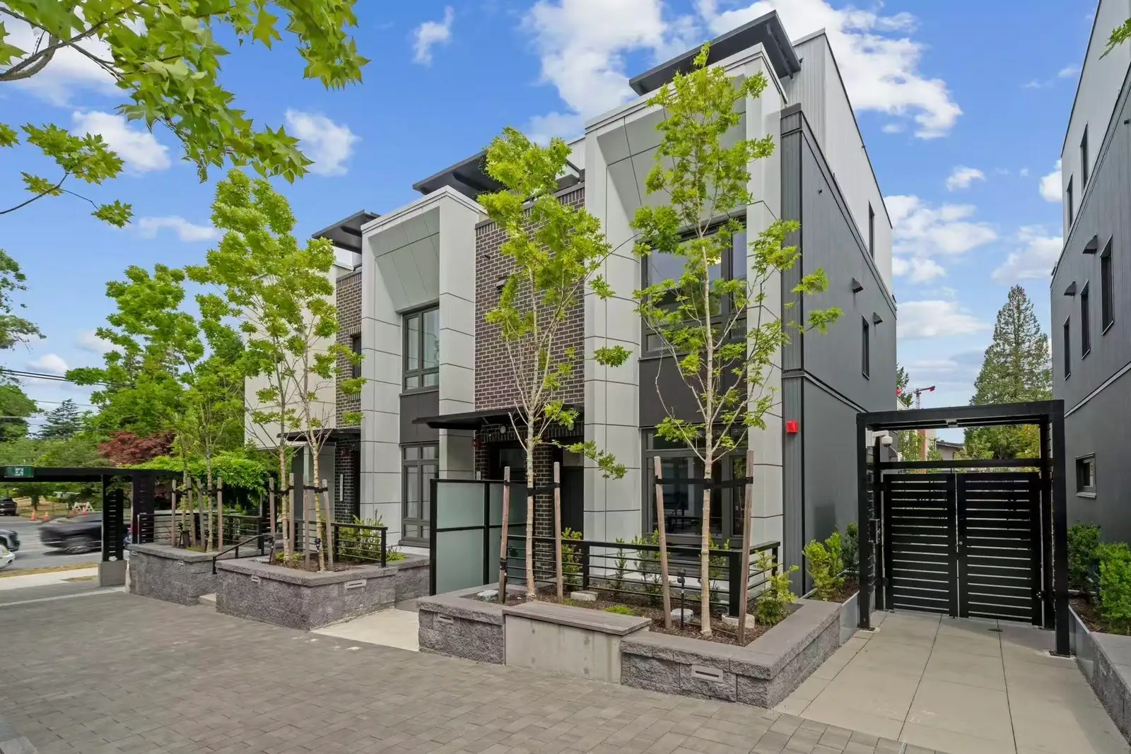 6292 OAK STREET, Vancouver BC V6M 2W4