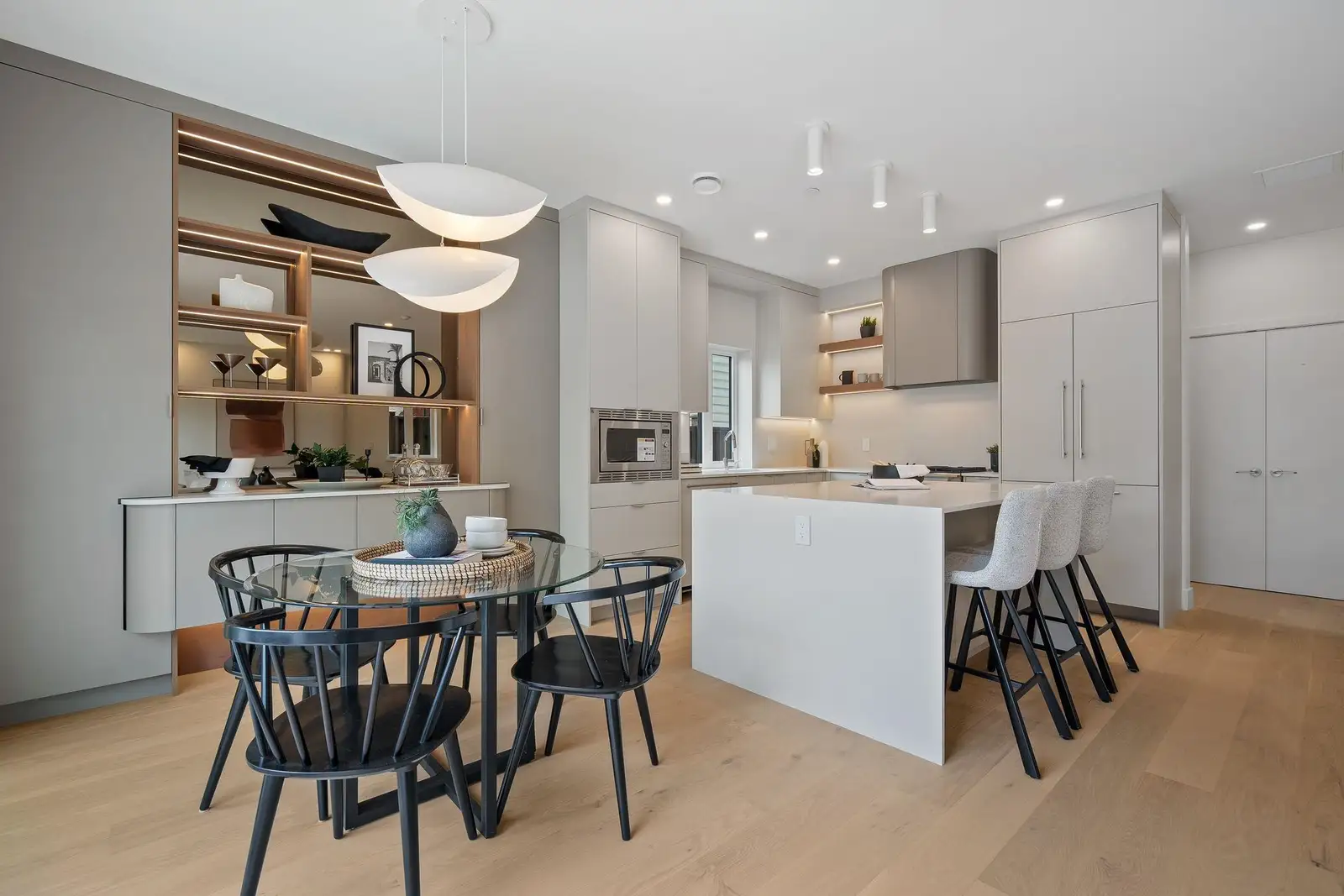 2 2211 WILLIAM STREET, Vancouver BC V5L 2S5