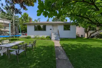 3008 GARDEN DRIVE, Vancouver BC V5N 4X9
