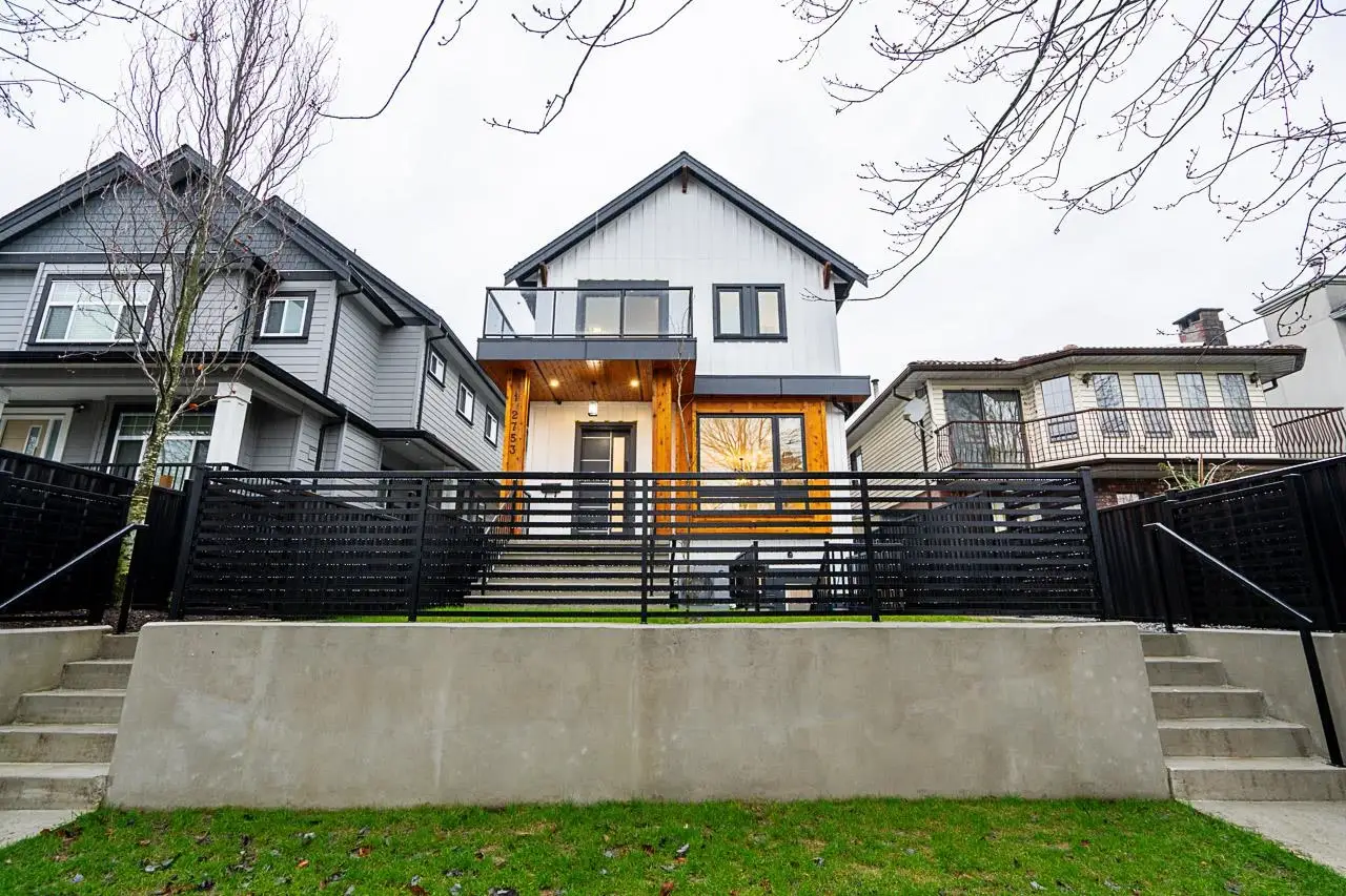 1 2753 NANAIMO STREET, Vancouver BC V5N 5E9