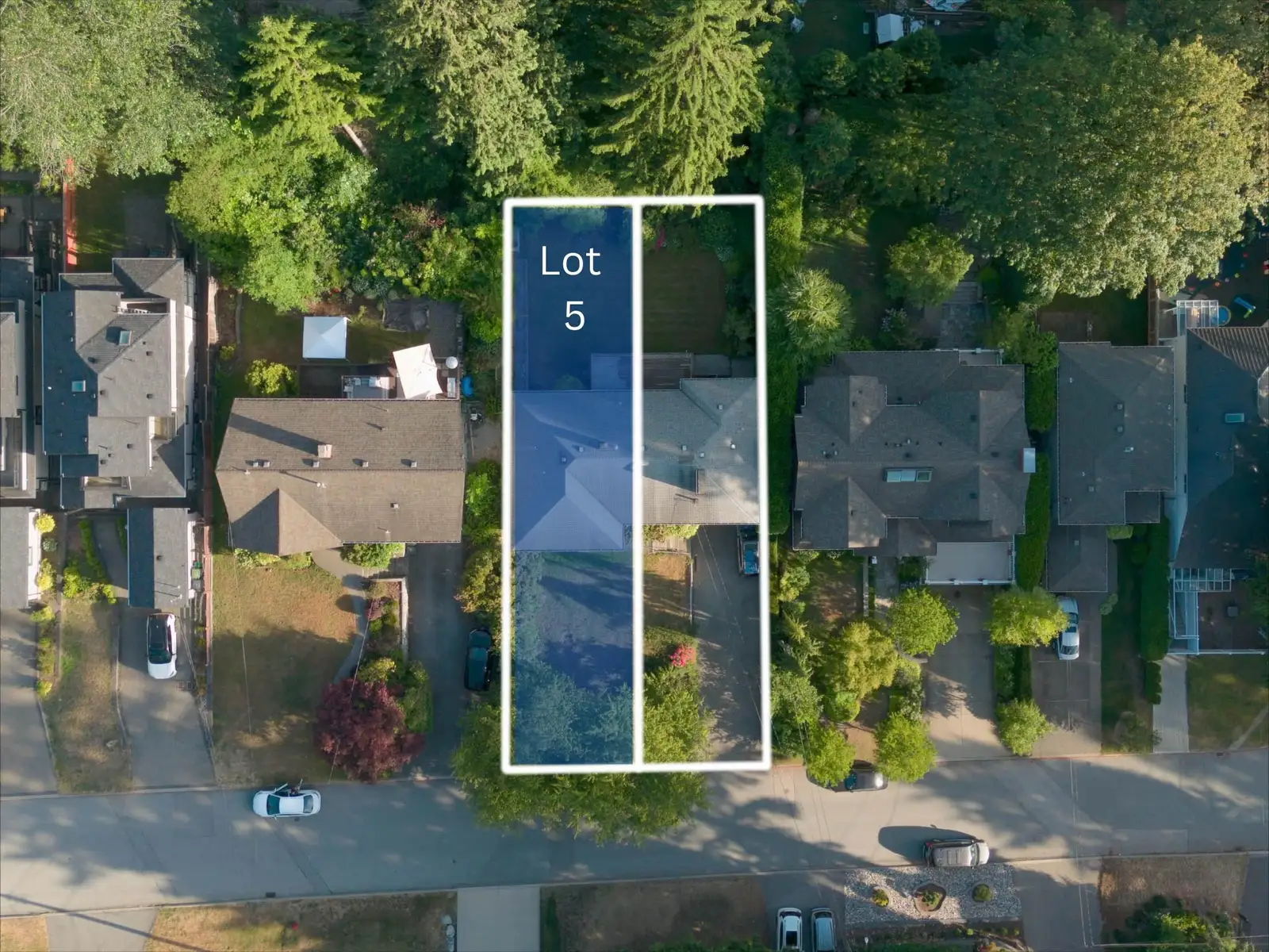 869 CLEMENTS AVENUE, North Vancouver BC V7R 2K6